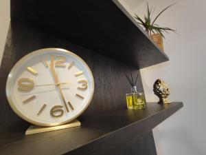 a clock sitting on top of a shelf at Alice's Apartment in Civitavecchia