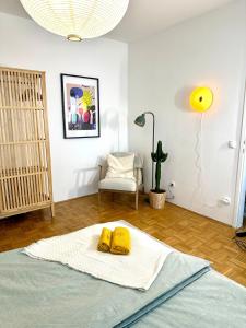 a bedroom with a bed with two yellow pillows at Zentrale Wohnung mit Parkplatz in Graz