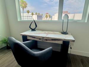 Φωτογραφία από το άλμπουμ του Designer 1 Bedroom Condo in Prime Hollywood στο Λος Άντζελες