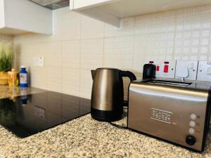 A kitchen or kitchenette at Cozy 2BR APT - Swimming pool - Hesperides