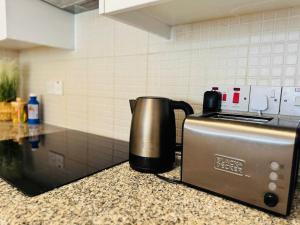 A kitchen or kitchenette at Cozy 2BR APT - Swimming pool - Hesperides