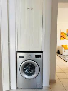 Kép Cozy 2BR APT - Swimming pool - Hesperides szállásáról Páfoszban a galériában
