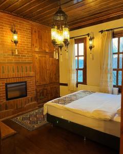 a bedroom with a bed and a chandelier at Valide Sultan Konağı TARAKLI in Taraklı +12 photos