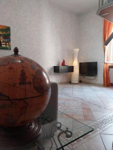 Un televizor și/sau centru de divertisment la Appartamento centro storico davanti al Duomo di Pavia