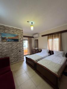 Postel nebo postele na pokoji v ubytování HOTEL RESTORANT LEZA
