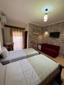 Postel nebo postele na pokoji v ubytování HOTEL RESTORANT LEZA