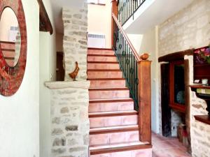 Foto dalla galleria di Grande maison en pierre 12 pers 6 chambres 5 SDB piscine a Exoudun