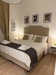 A bed or beds in a room at Luxury apt in the heart of city out of ZTL
