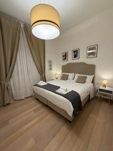 A bed or beds in a room at Luxury apt in the heart of city out of ZTL