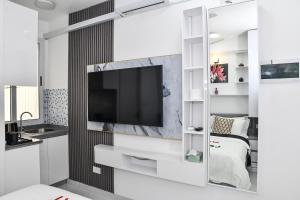 TV a/nebo společenská místnost v ubytování LemonRock Comfort