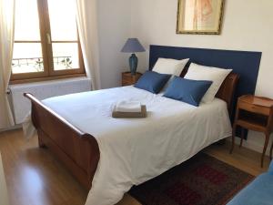 Ένα ή περισσότερα κρεβάτια σε δωμάτιο στο Maison meulière du 34e Sacre, à proximité du Domaine Pommery