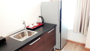 Kuchyň nebo kuchyňský kout v ubytování Donchan Residence