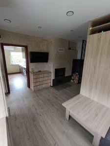 Μια τηλεόραση ή/και κέντρο ψυχαγωγίας στο Laisvas kambarys