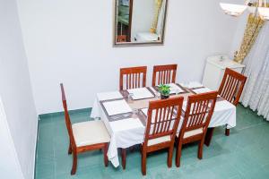 Posezení v ubytování Luxury Villa AC Ensuite Room 9
