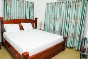 Postel nebo postele na pokoji v ubytování Luxury Villa AC Ensuite Room 9