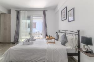 Postel nebo postele na pokoji v ubytování Spacious Flat For Friends & Couples With Balcony
