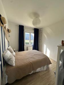 Postel nebo postele na pokoji v ubytování Maison face à la mer + 8 fotografií