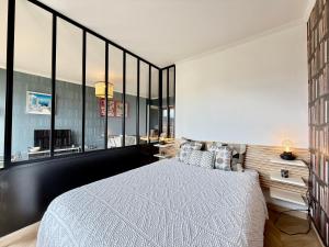 Ένα ή περισσότερα κρεβάτια σε δωμάτιο στο Studio Cozy - Balcon - Centre-Ville