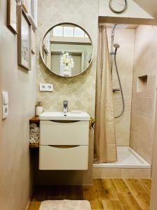 a bathroom with a sink and a mirror at Extravagantes Apartment in Potsdam