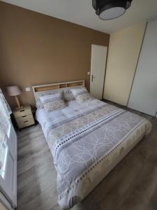 LE TOURISTIC Appartements客房内的一张或多张床位