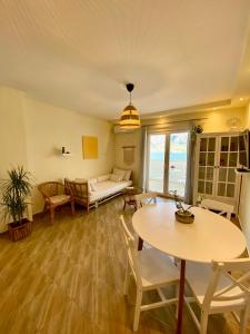 Istumisnurk majutusasutuses 2BR apartment with sea view!