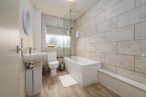 O baie la 34 Two bed apt Private Parking Watling Street +29 fotografii