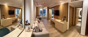 TV a/nebo společenská místnost v ubytování Tanger Miramonte - Resort Seaside Suites & Double Rooms