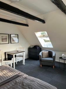 Varde Bed and Kitchen的休息区