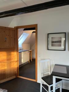 Varde Bed and Kitchen的厨房或小厨房