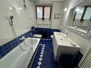 a bathroom with a tub and a sink and a toilet at Villa Ontanelli - 500mt dal mare in Marciana Marina