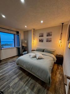 Postel nebo postele na pokoji v ubytování Isula SeaView Apartments