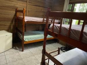 two bunk beds in a room with a window at Chácara Recanto Paraíso das Águas in Morretes +31 photos