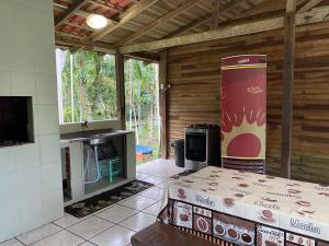 a room with a fireplace and a stove with aasteryasteryasteryasteryasteryastery at Chácara Recanto Paraíso das Águas in Morretes