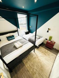 En eller flere senge i et værelse på Etta's House - NO 31 - A Cozy Urban Escape