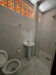 Et badeværelse på Atravessou esta na praia