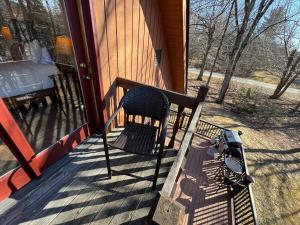 Balkón nebo terasa v ubytování Catskill Water Front Chalet Ping Pong Firepit WiFi