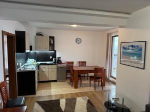 Køkken eller tekøkken på Panoramic Sea View Apartment