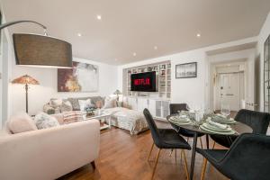 Χώρος καθιστικού στο Niru Experience Hidden Gem In Chelsea 2bd 2ba