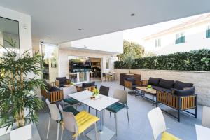 Gallery image of Avis Hotel in Novalja