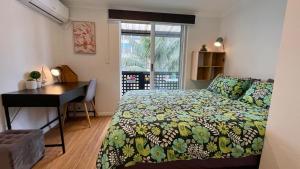 Ένα ή περισσότερα κρεβάτια σε δωμάτιο στο City Oasis Double Houses 6BR5BA ICC by Palm&Vine