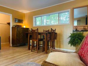 a living room with a dining room table and chairs at The Groves at Redway Beach - Studio in Redway
