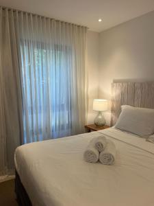 a bedroom with a bed with two towels on it at Céu do Morro in Morro de São Paulo +77 photos