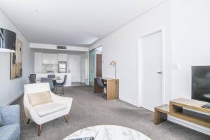 TV a/nebo společenská místnost v ubytování Chatswood Modern hotel 2BR APT + 12 fotografií