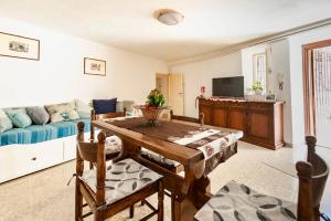 a living room with a table and a couch at L'Orologio in Tivoli