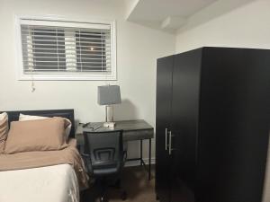Gallery image of 4 Guests, 2 bedrooms, 2 queen beds basement apartment in Ajax in Ajax +9 photos