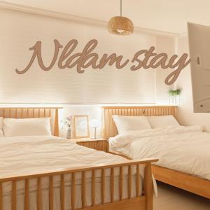 Postel nebo postele na pokoji v ubytování Nldam stay Seoul stn 8min Hongdae 1stop Dongdaemun Myeongdong Gangnam홍대입구1정거장 동대문,명동,강남 인접