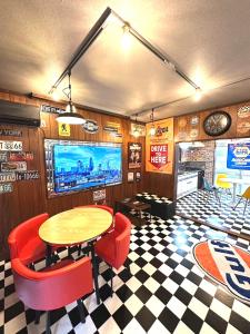 Televisyen dan/atau pusat hiburan di 無料駐車場有り 新大阪駅まで1駅1分 Guest House 橘 東三国,最大14名,最寄り駅まで徒歩5分,2階建て貸切