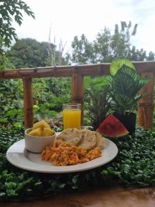 Makanan di atau berdekatan hotel