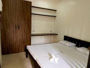 a bedroom with a bed with two white towels on it at WJV Inn Cordova II in Cordova