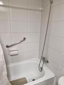 Koupelna v ubytování Excelente Precio ,ubicación ,Santiago centro 2 + 69 fotografií